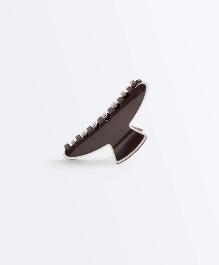 Pinza grande para el pelo con ribete Pinza grande para el pelo con ribete