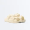 Sandalias de playa con hebillas
