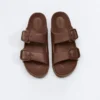 Sandalias de playa con hebillas
