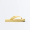Sandalias de playa con plataforma texturizada