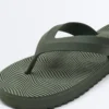 Sandalias de playa con plataforma texturizada