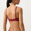 Top de bikini halter de jacquard geométrico Top de bikini halter de jacquard geométrico