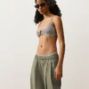 Top de bikini triangular a rayas