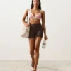 Top de bikini triangular con ribete en contraste
