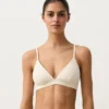 Top de bikini triangular de croché con textura de burbujas
