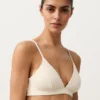 Top de bikini triangular de croché con textura de burbujas