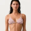 Top de bikini triangular de rayas de croché Top de bikini triangular de rayas de croché