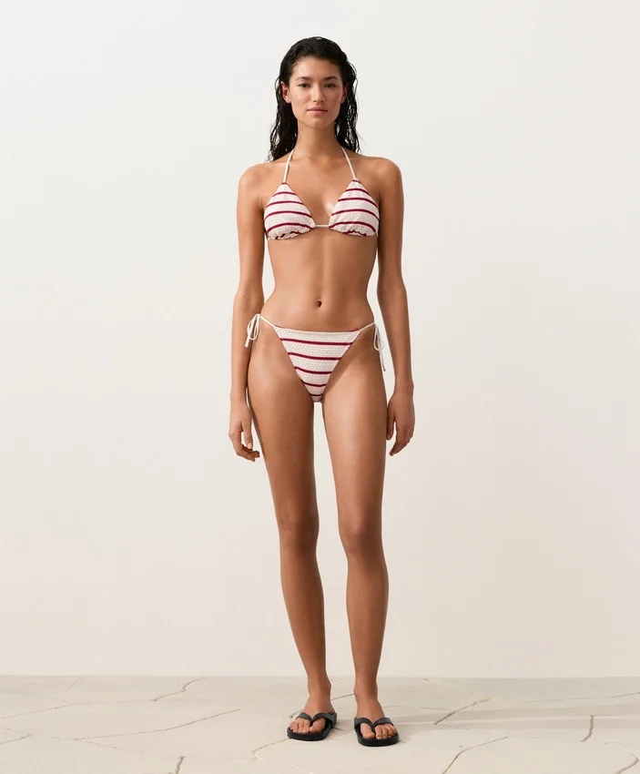 Top de bikini triangular de rayas de croché Top de bikini triangular de rayas de croché