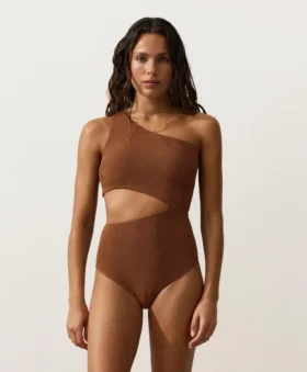 Trikinis asimétricos arrugados