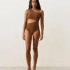 Trikinis asimétricos arrugados Trikinis asimétricos arrugados