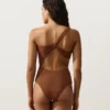 Trikinis asimétricos arrugados Trikinis asimétricos arrugados