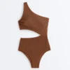 Trikinis asimétricos arrugados Trikinis asimétricos arrugados