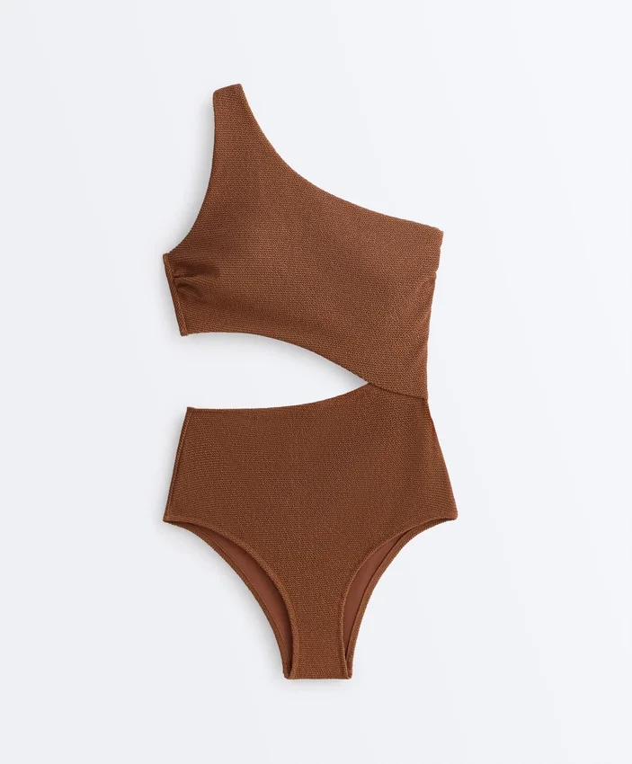 Trikinis asimétricos arrugados Trikinis asimétricos arrugados