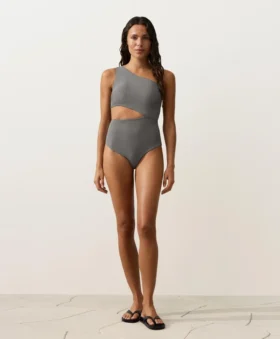 Trikinis asimétricos con estampado de cuadros mini