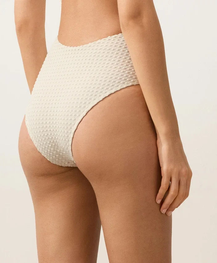 Trikinis asimétricos de croché con burbujas Trikinis asimétricos de croché con burbujas
