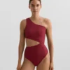 Trikinis asimétricos de jacquard con mini cuadros Trikinis asimétricos de jacquard con mini cuadros