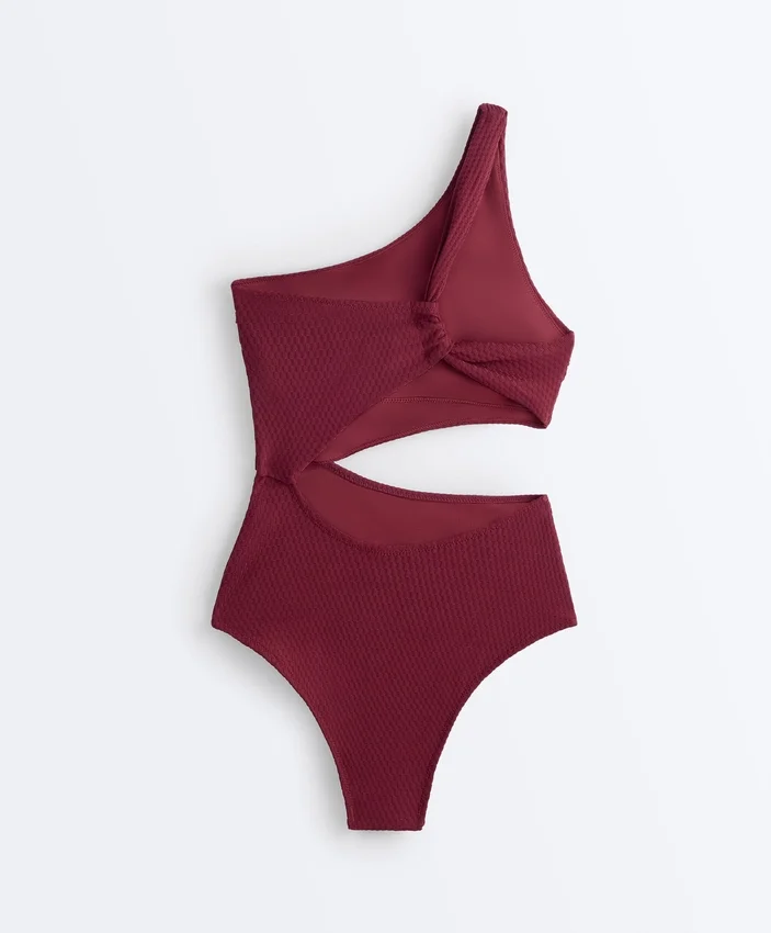 Trikinis asimétricos de jacquard con mini cuadros Trikinis asimétricos de jacquard con mini cuadros