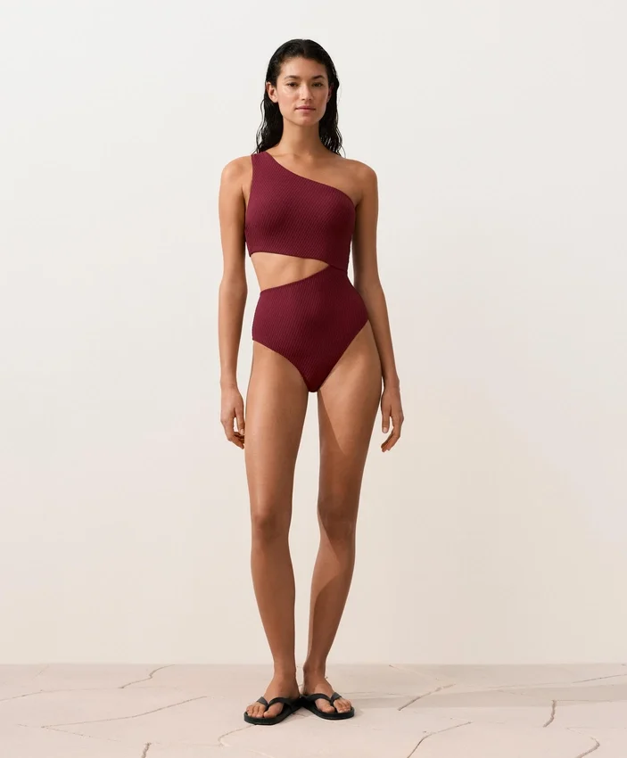 Trikinis asimétricos de jacquard con mini cuadros Trikinis asimétricos de jacquard con mini cuadros
