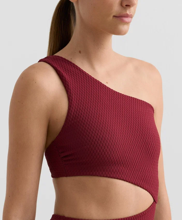 Trikinis asimétricos de jacquard con mini cuadros Trikinis asimétricos de jacquard con mini cuadros