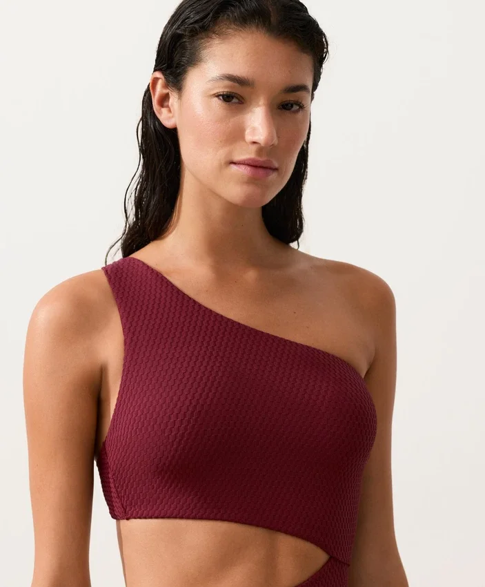 Trikinis asimétricos de jacquard con mini cuadros Trikinis asimétricos de jacquard con mini cuadros