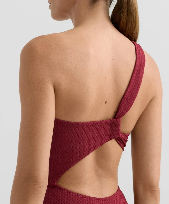Trikinis asimétricos de jacquard con mini cuadros Trikinis asimétricos de jacquard con mini cuadros