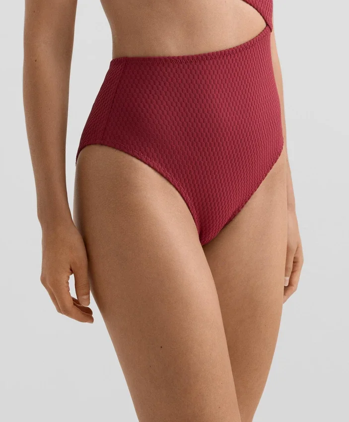 Trikinis asimétricos de jacquard con mini cuadros Trikinis asimétricos de jacquard con mini cuadros