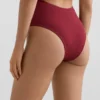 Trikinis asimétricos de jacquard con mini cuadros Trikinis asimétricos de jacquard con mini cuadros