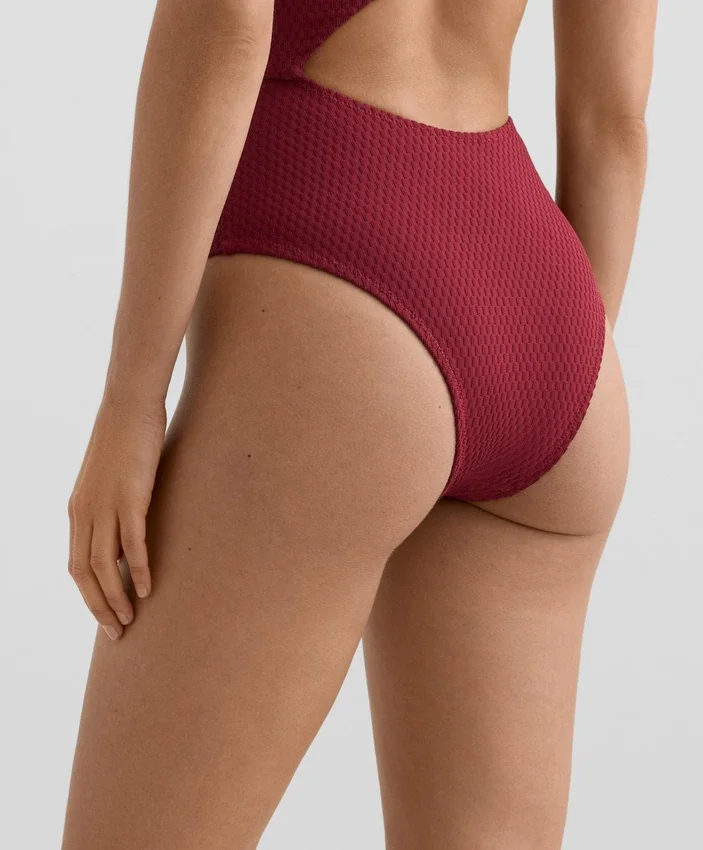 Trikinis asimétricos de jacquard con mini cuadros Trikinis asimétricos de jacquard con mini cuadros