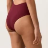 Trikinis asimétricos de jacquard con mini cuadros Trikinis asimétricos de jacquard con mini cuadros