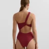 Trikinis asimétricos de jacquard con mini cuadros Trikinis asimétricos de jacquard con mini cuadros