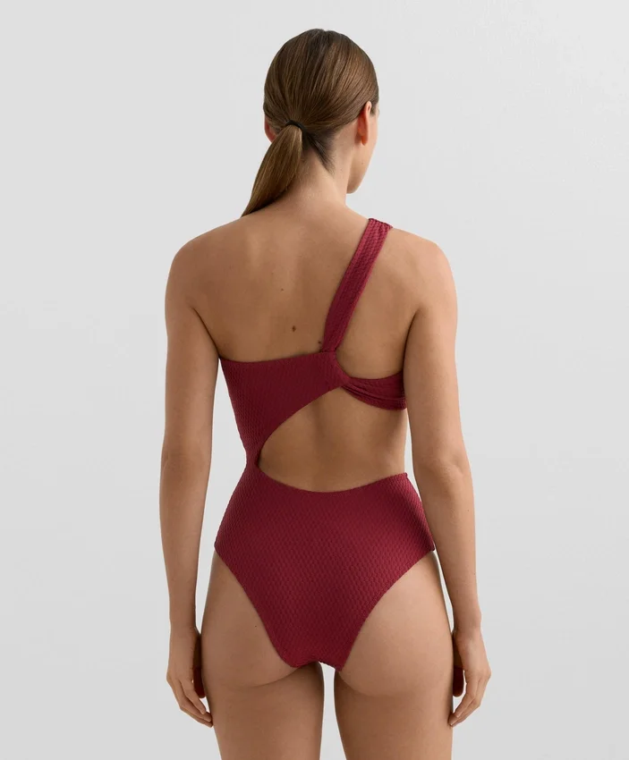 Trikinis asimétricos de jacquard con mini cuadros Trikinis asimétricos de jacquard con mini cuadros