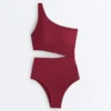 Trikinis asimétricos de jacquard con mini cuadros Trikinis asimétricos de jacquard con mini cuadros