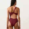 Trikinis asimétricos de jacquard con mini cuadros Trikinis asimétricos de jacquard con mini cuadros