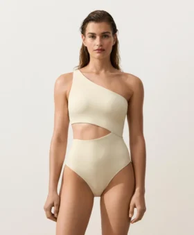 Trikinis con tirantes asimétricos