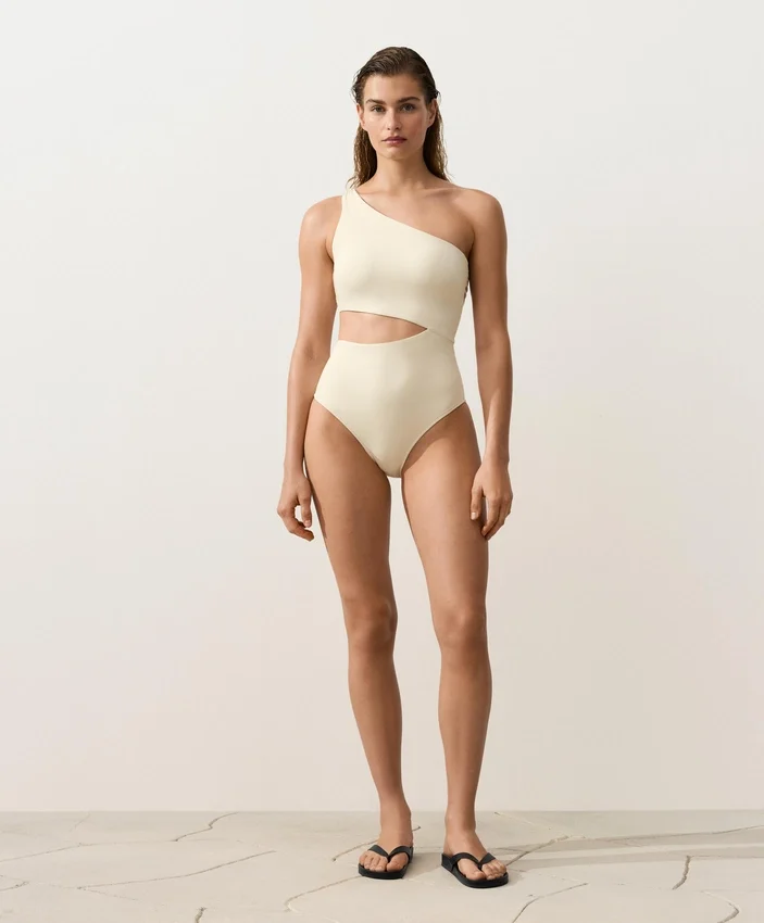Trikinis con tirantes asimétricos Trikinis con tirantes asimétricos