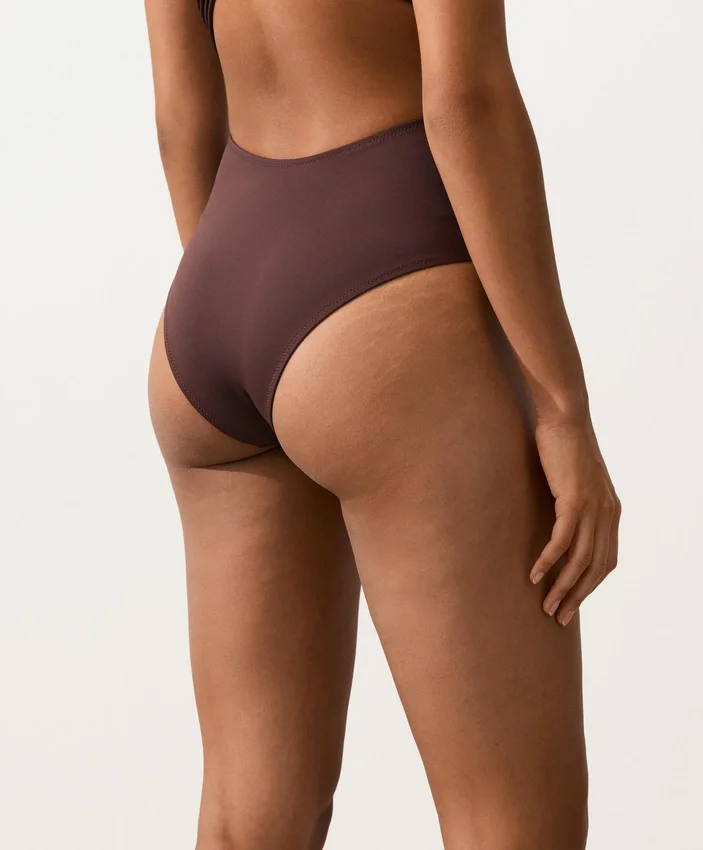 Trikinis con tirantes asimétricos Trikinis con tirantes asimétricos