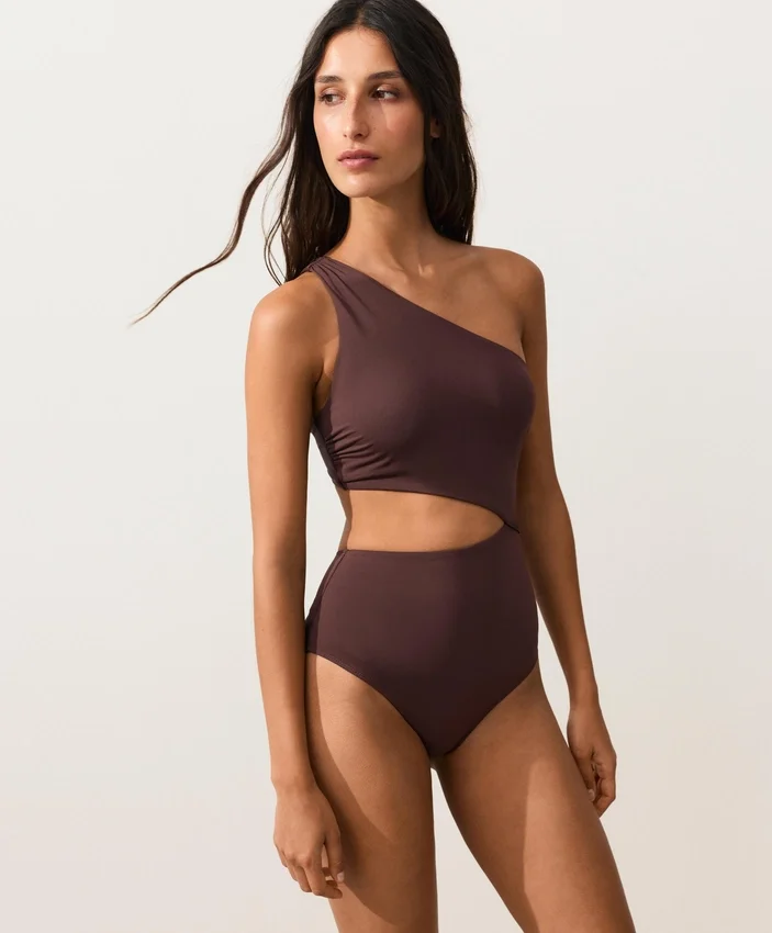 Trikinis con tirantes asimétricos Trikinis con tirantes asimétricos