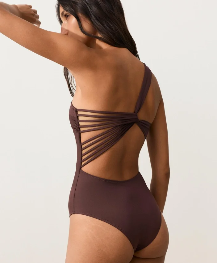 Trikinis con tirantes asimétricos Trikinis con tirantes asimétricos