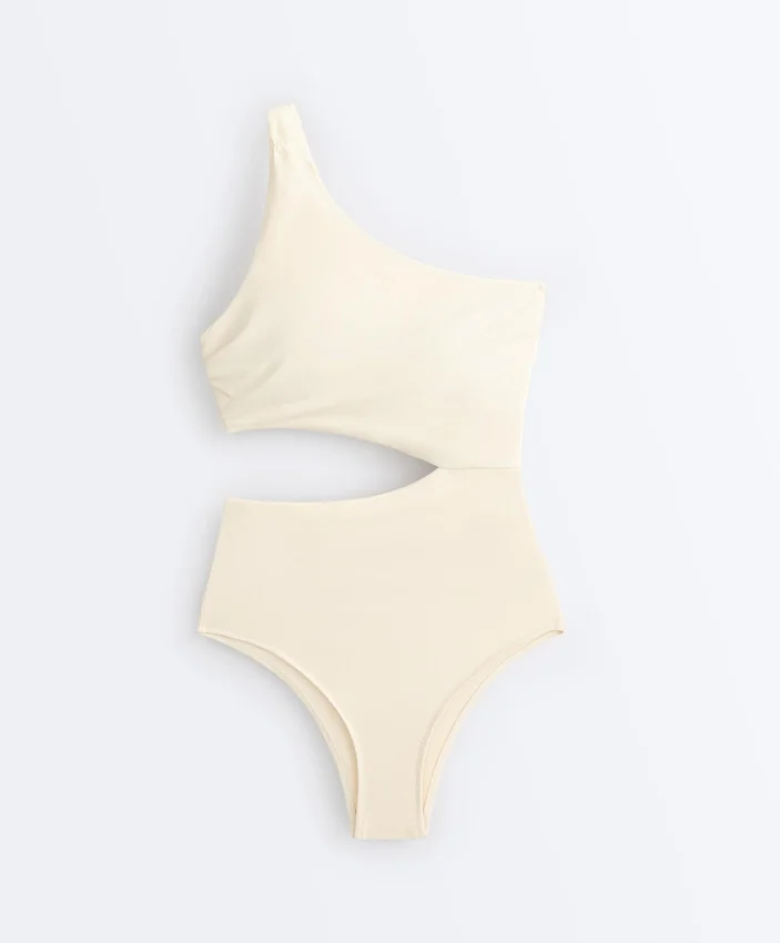 Trikinis con tirantes asimétricos Trikinis con tirantes asimétricos