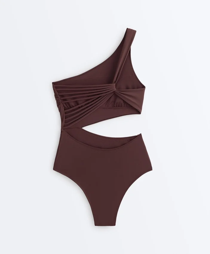 Trikinis con tirantes asimétricos Trikinis con tirantes asimétricos
