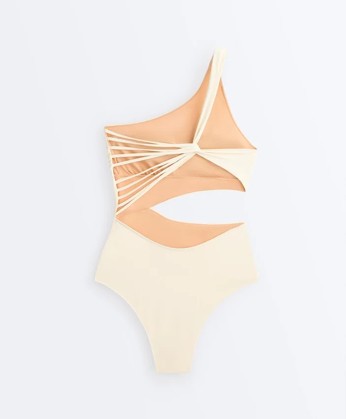 Trikinis con tirantes asimétricos Trikinis con tirantes asimétricos