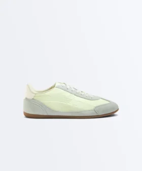 Zapatillas deportivas combinadas de piel serraje y tela
